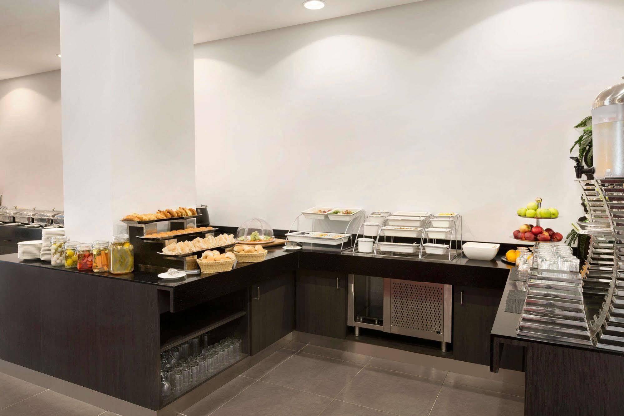Ramada Encore Al Khobar Olaya Exterior foto